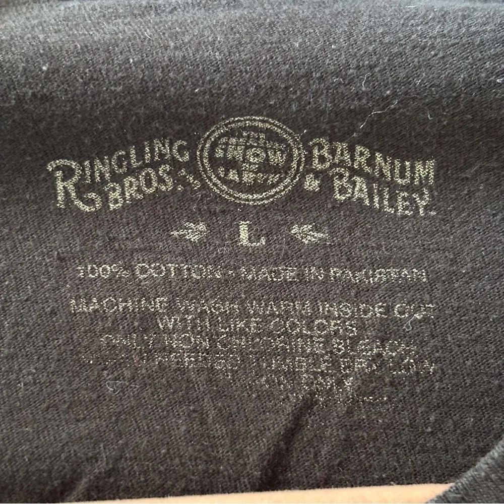 Vintage Ringling Bros black short sleeve graphic tee in size L